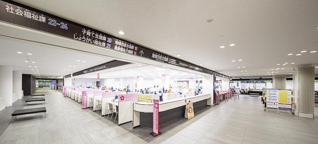 Nagahama/【Service counters (1F)】Low and high counter units installed as a set.