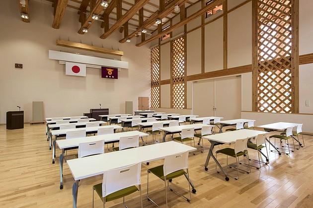 Town of Sumita in the Kesen District of Iwate Prefecture/【1F Town residents' hall】A multipurpose hall with nesting tables.