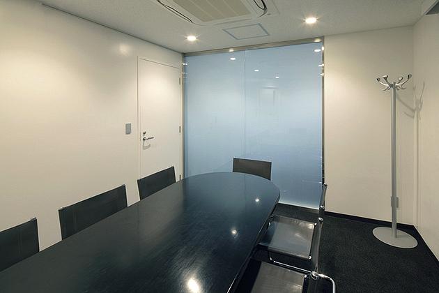 Mizorogi & Co., Ltd./【Reception room】The reception room is configured from a monotone base.