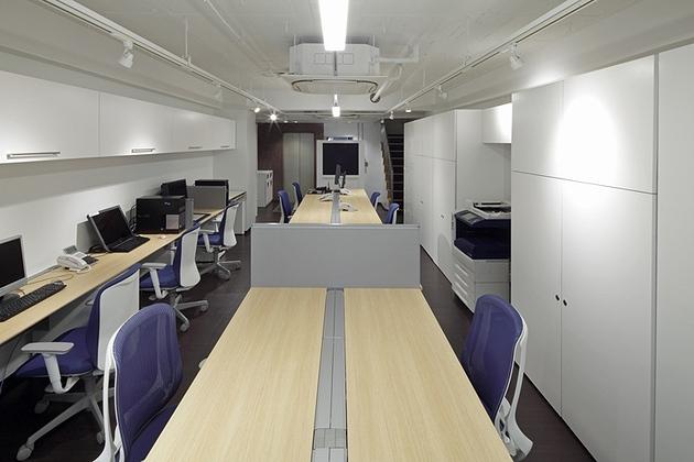 Mizorogi & Co., Ltd./【Office area】The office floor uses a skeleton ceiling to eliminate the oppressive feel of a low ceiling.