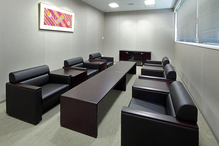 Muranaka Medical Instruments Co., Ltd./【Executive reception room】The reception room features high-quality furniture with a substantial feel.