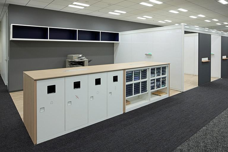 Tanseisha Co., Ltd./【Office area】Print station for centralized access to copy machines, trash receptacles, etc.