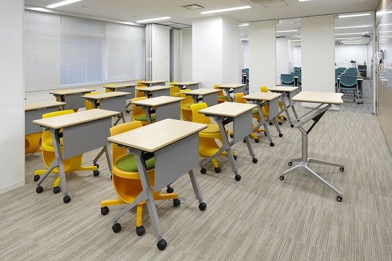 Taiyo Life Insurance Company/【Training room】Training room subdivided with movable partitions.