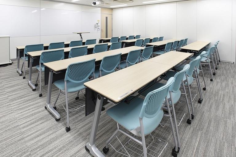 Taiyo Life Insurance Company/【Training room】The space used is changed with movable partitions (32 seats when subdivided).