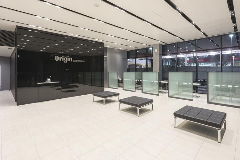 Origin Electric Co., Ltd./【Entrance （Technical Head Office）】An open and inviting entrance space facing the main road.