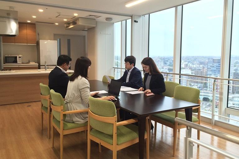 Ebara Foods Industry, Inc./【Dining room】A sample presentation room that reproduces a home dining area so it can also be used for photography. 