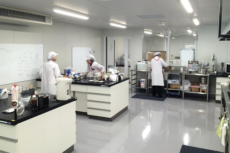 Ebara Foods Industry, Inc./【Technical center】An R&D site for commercial-use products. Enables a speedy response to customers.