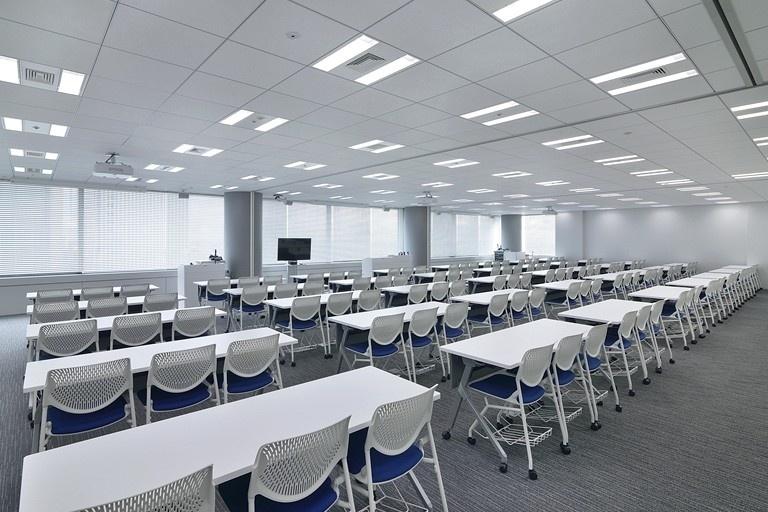 TIS Inc./【30F Training room】Flexible use achieved with movable partitions and furniture.