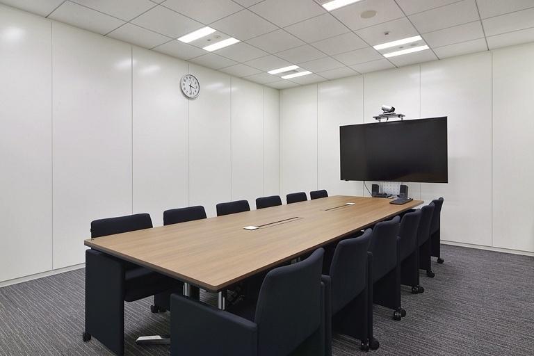 TIS Inc./【30F Conference room】This room is also used as a conference room for receiving visitors.