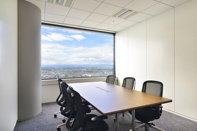 TIS Inc./【37F Reception room】There is an excellent view from this conference room, which is on the highest floor.