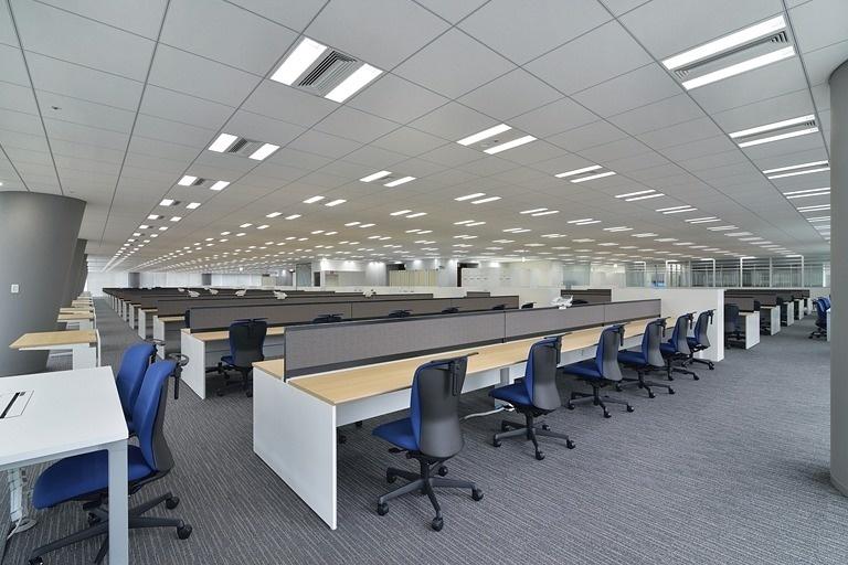 TIS Inc./【31F, 32F, 34F Offices】The open floor design enables viewing across the entire space.