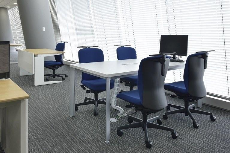 TIS Inc./【31F, 32F, 34F Offices】Core internal systems can be accessed from shared PCs.