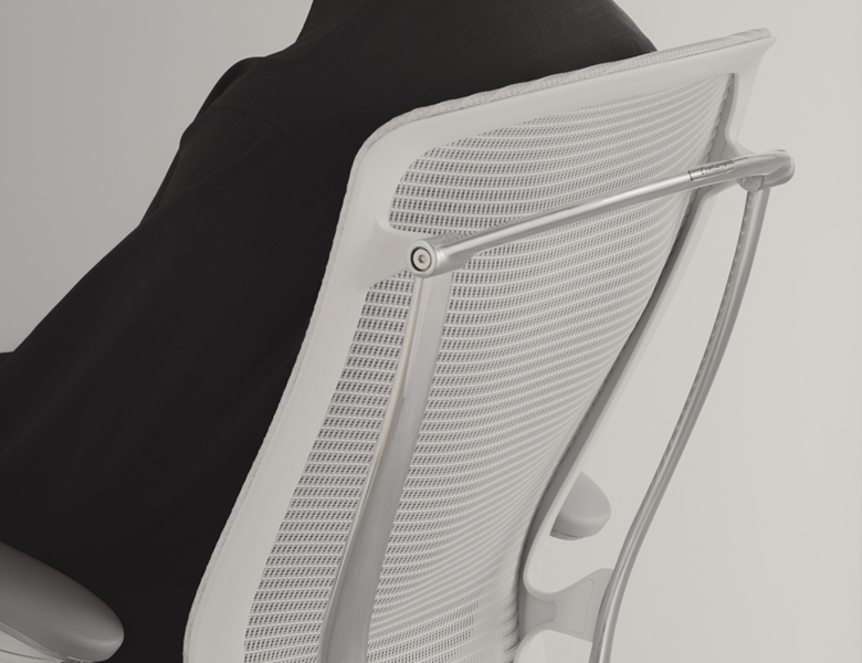 Cấu trúc khung đôi nhẹ nhàng nâng đỡ lưng bạn