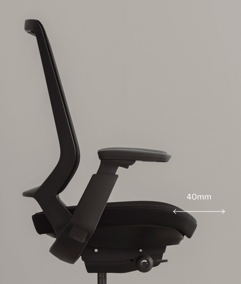 Single-lever seat depth adjustment